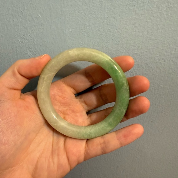 Jade bangle - Picture 13 of 16